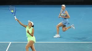 2025年NBA球员收入榜前十揭晓：库里领跑，詹姆斯紧随其后