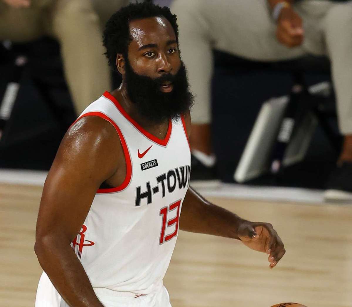 步让防守人 步让防守人